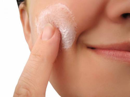 Нанесение крема на лицо