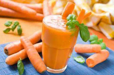 Морковный сок и морковь